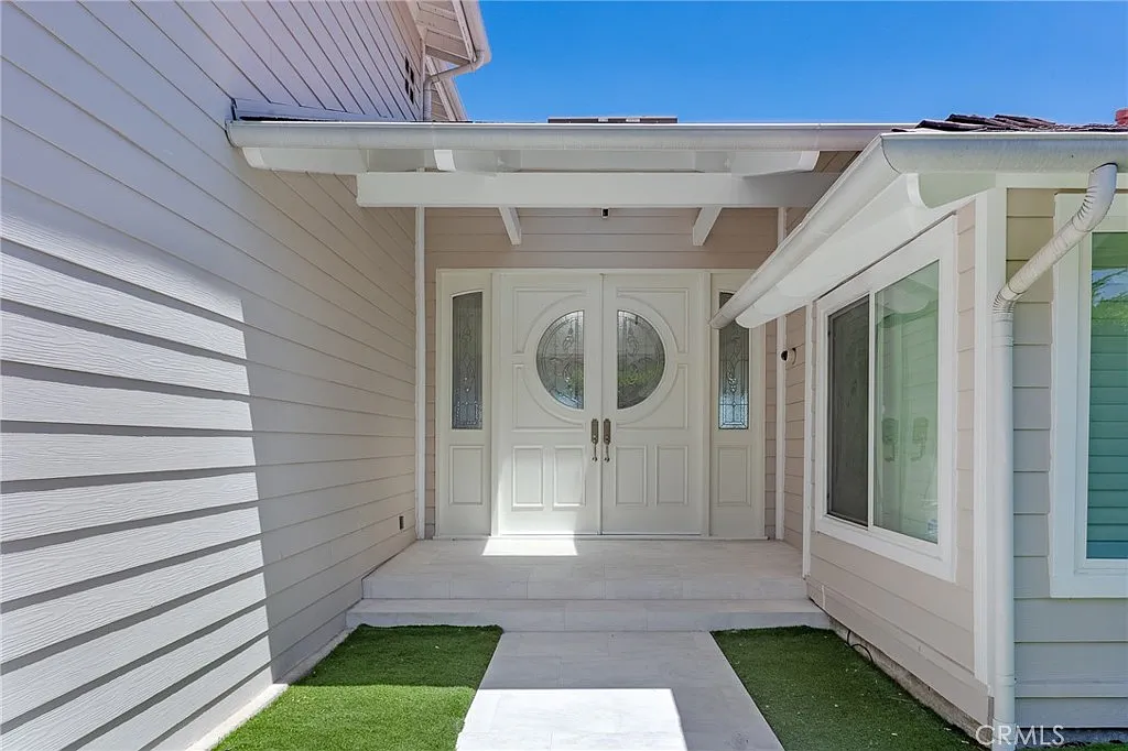 5 bed, 4500 sqft, $12,750 — Photo 3