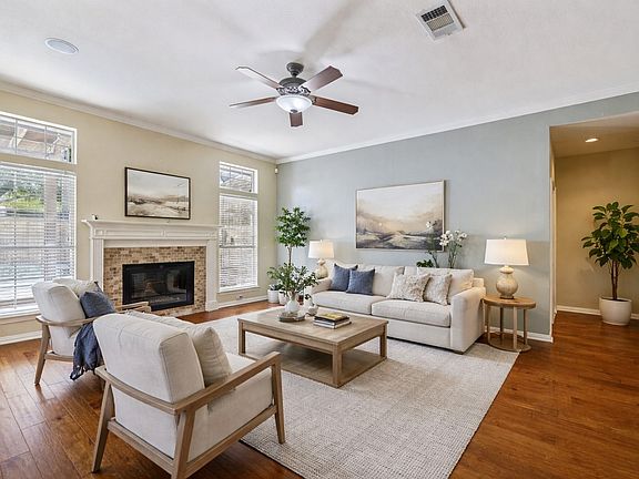 5th image of 821 Shorewood Dr