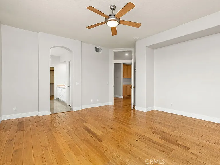 47 Silveroak — Photo 14