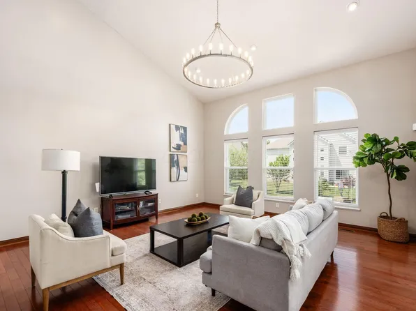 6923 Bishops Crossing Cir, Dublin, OH 43016