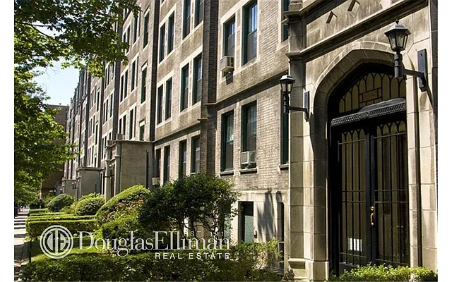 Sold by Douglas Elliman | media 21