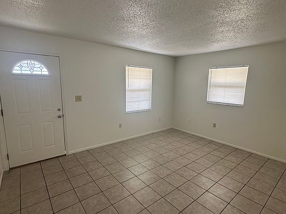 2nd image of 501 Avenue D SE #501