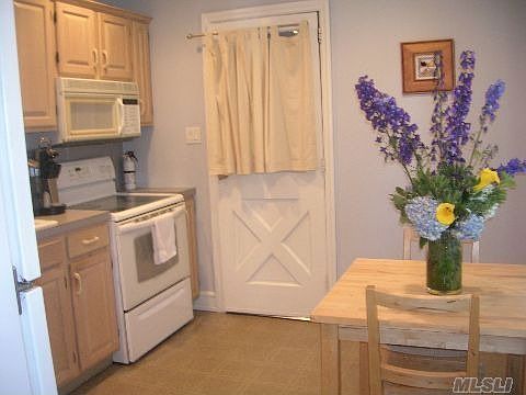 5th image of 164 N Suffolk Ave