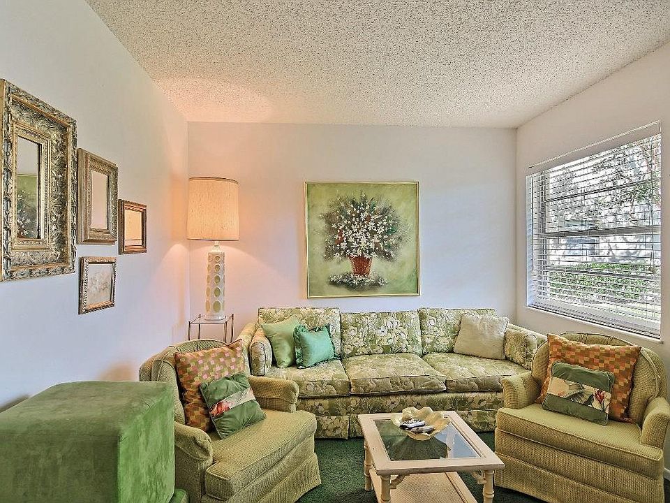 1st image of 27 Vista Gardens Trl