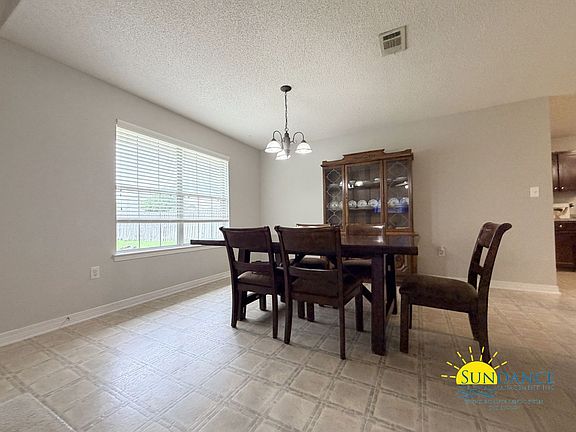 5th image of 2165 Castle Grove Dr