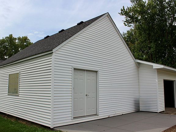 5th image of 136 2nd St SE