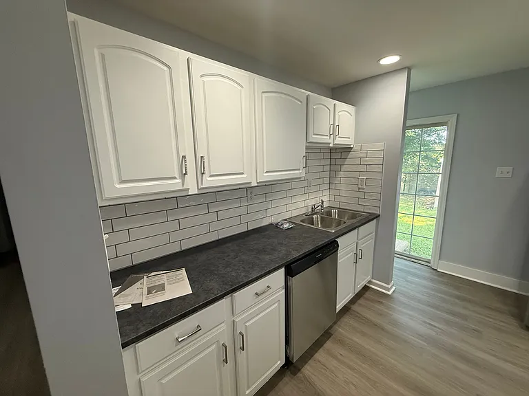 866 Cree Ave — Photo 4