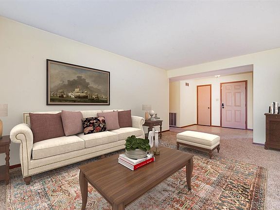 3rd image of 3703 Candlewyck Club Dr APT B
