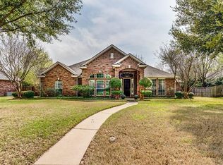 108 Robin Glen Ln, Red Oak, TX 75154