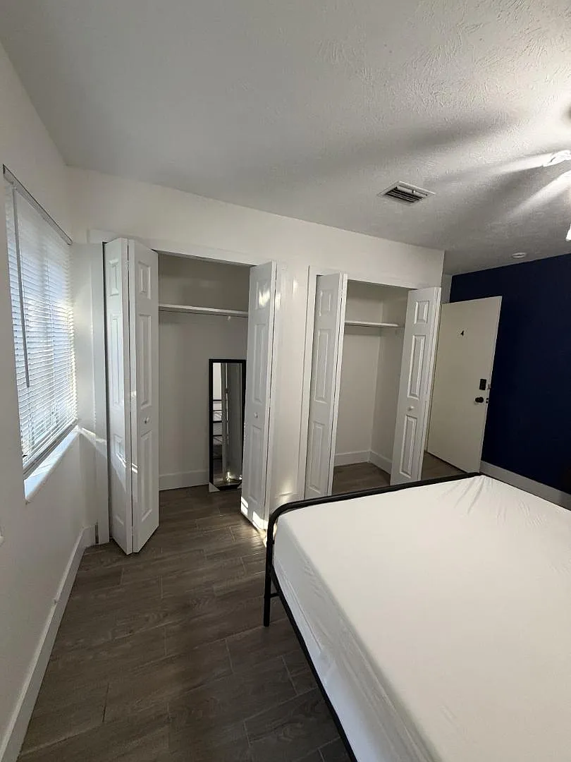 Unit Photo - 5140 River Bluff Ln #4