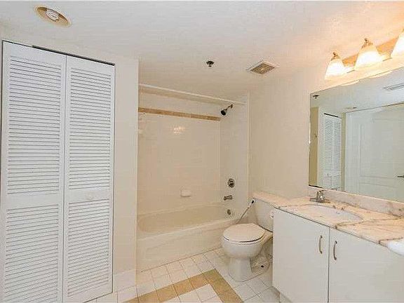 3rd image of 1200 Brickell Bay Dr APT 3322
