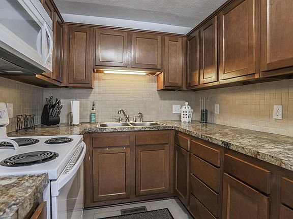 5th image of 2928 Avenue I