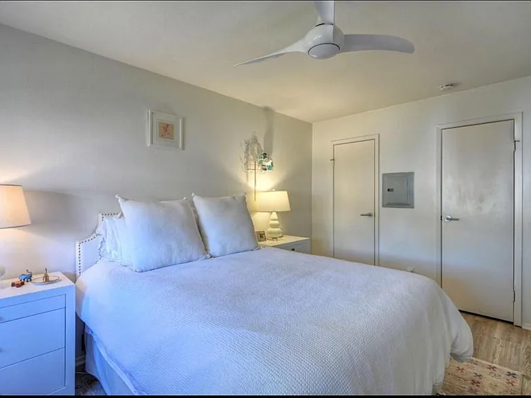 7138 N Holiday Dr — Photo 11