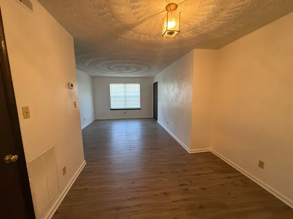 3001 Llewellyn Ave APT 1, Norfolk, VA 23504