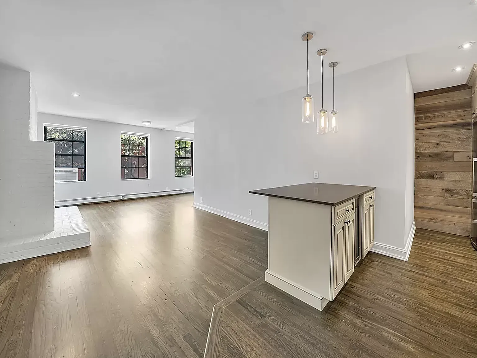 235 West 16th Street — Photo 4