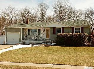 63 Oakland Ave, Central Islip, NY 11722