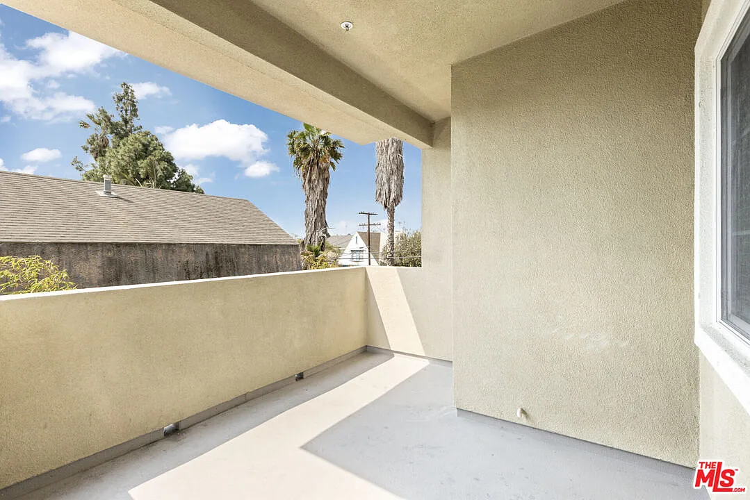 3 bed, 2.0 bath, 1427 sqft, $3,395 — Photo 4