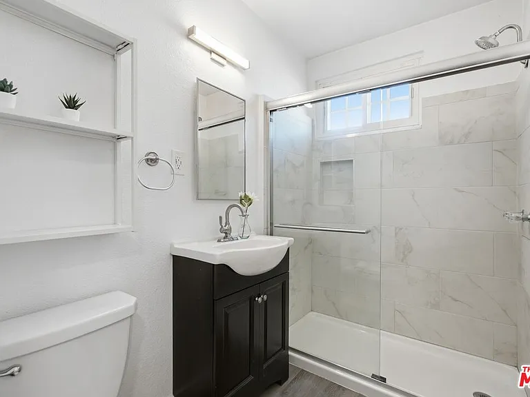 11761 Hart St #6 — Photo 10