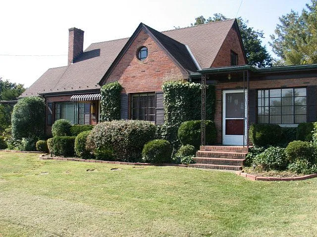 305 N Bank St photo 1
