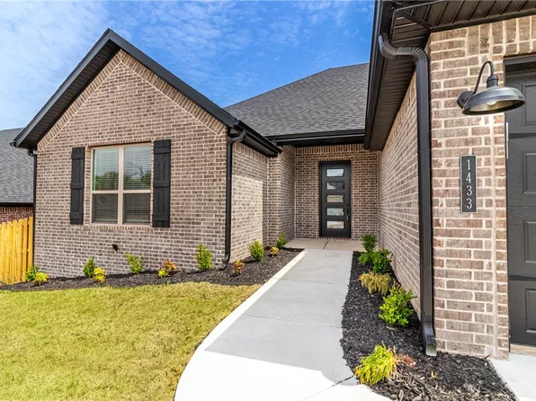 1433 Cittadella Ave, Tontitown, AR 72762