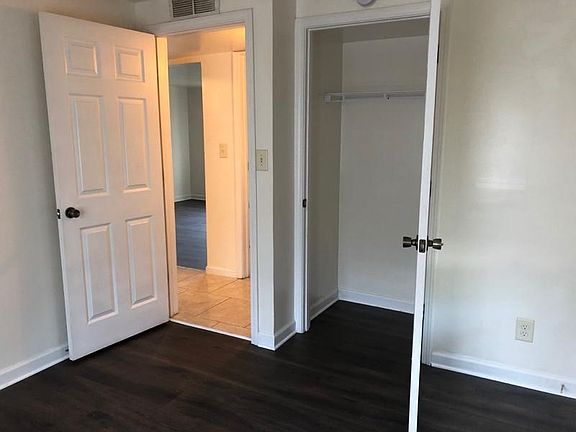 4th image of 1927 Central Ave APT D28