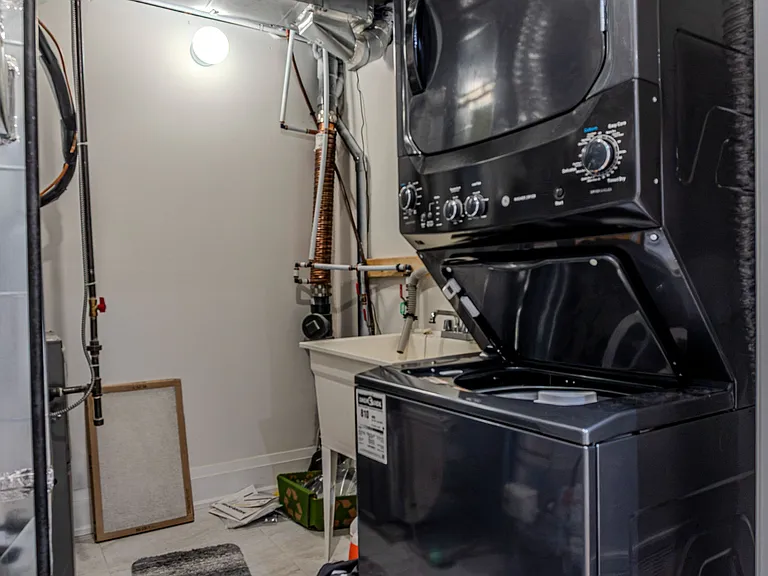 79 A Laburnham Ave #BASEMENT — Photo 14