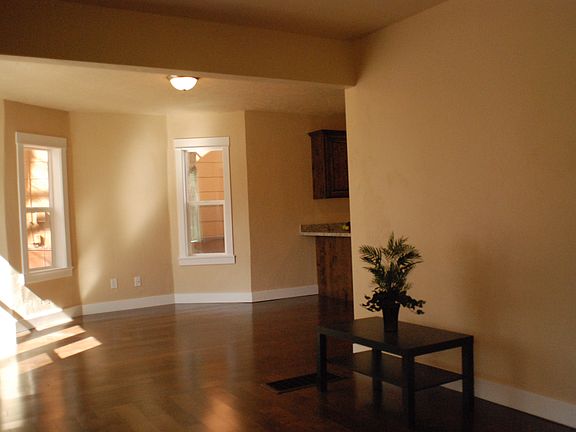 4th image of 221 E Kelsey Ave