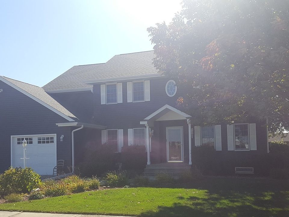 1st image of 671 W Oak St
