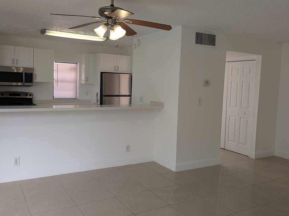 1st image of 3100 NW 88th Ave APT 303