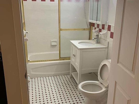 4th image of 118 Avenue C APT 1R