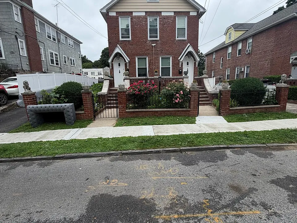 37 Courter Ave #1