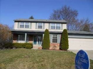 895 Stag Ridge Rd, Rochester Hills, MI 48309