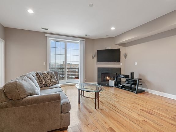 4th image of 4616 N Kenmore Ave APT 403