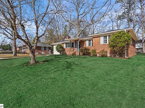 3rd image of 11 Forestwood Dr