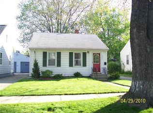 18761 Kingsville St, Harper Woods, MI 48225