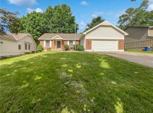 8534 Alden St, Lenexa, KS 66215