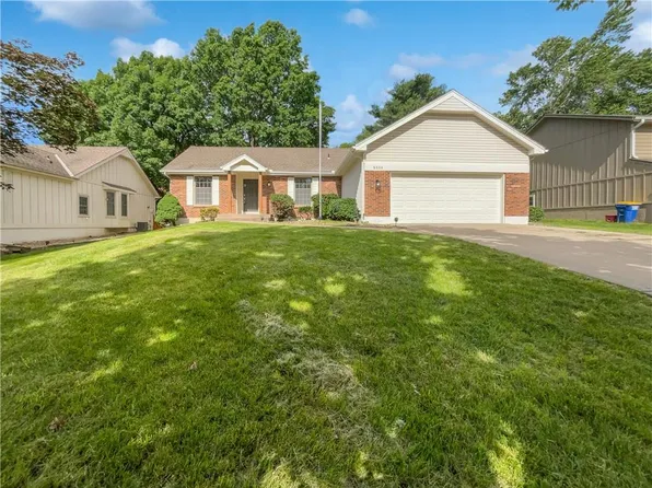 8534 Alden St, Lenexa, KS 66215