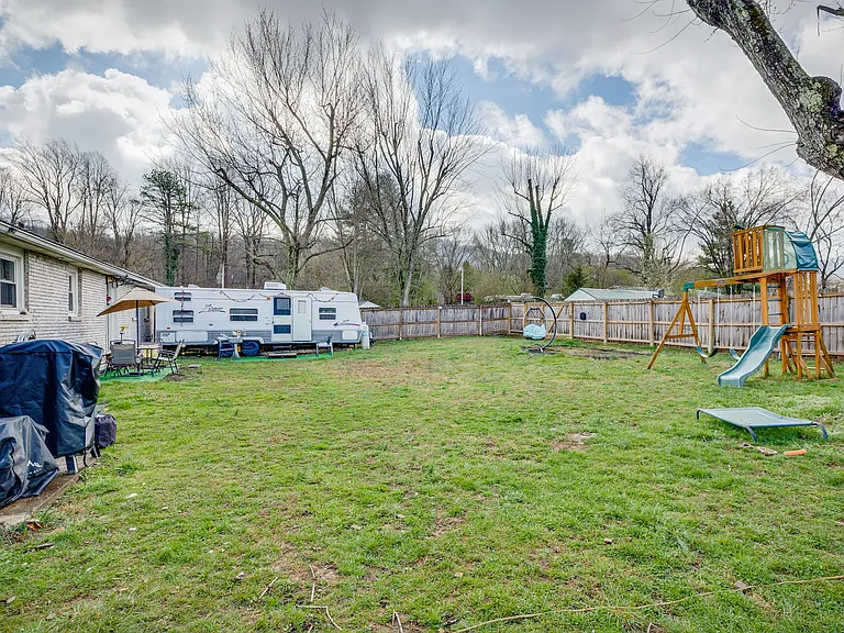 2104 Miller Ln — Photo 33