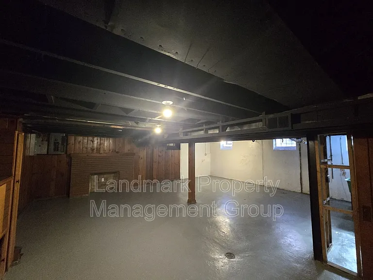 9657 E Outer Dr — Photo 32