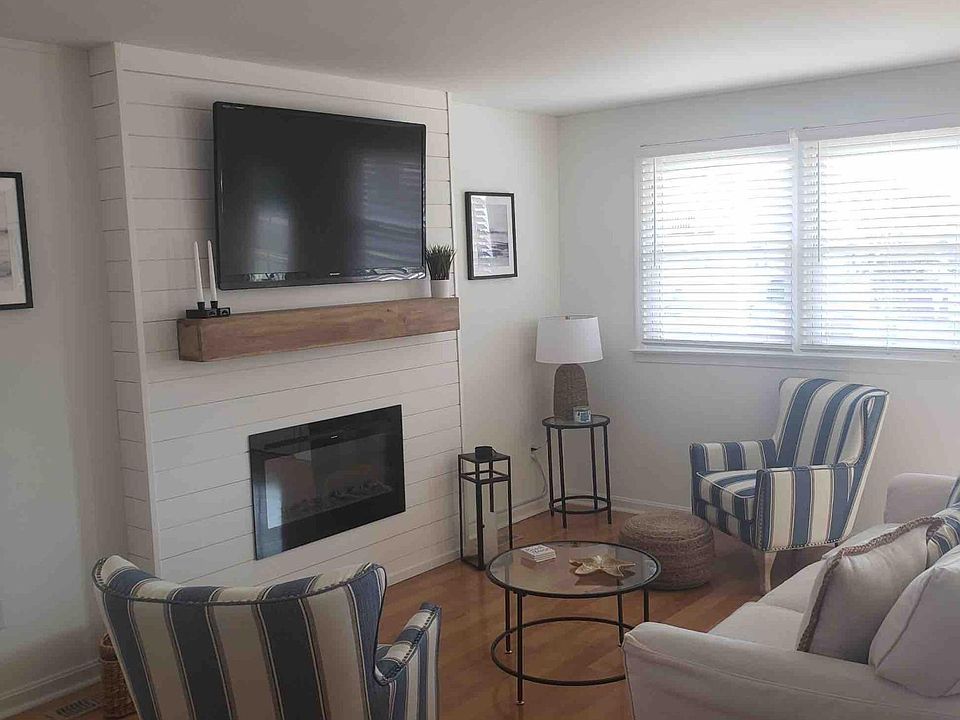 1st image of 204 Simpson Ave