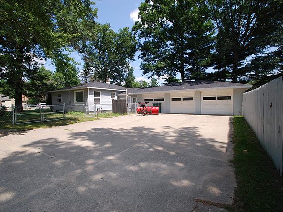 3rd image of 2162 Greenwood Rd