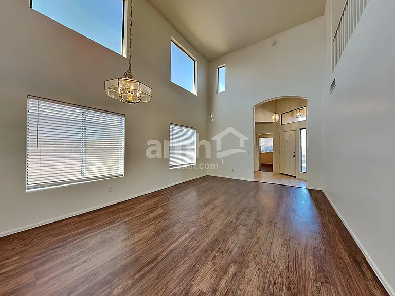 4021 S 55th Dr — Photo 8