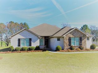 115 Lake Ln, Headland, AL 36345