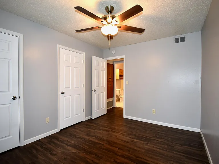 413 4th Ave E #4 — Photo 3