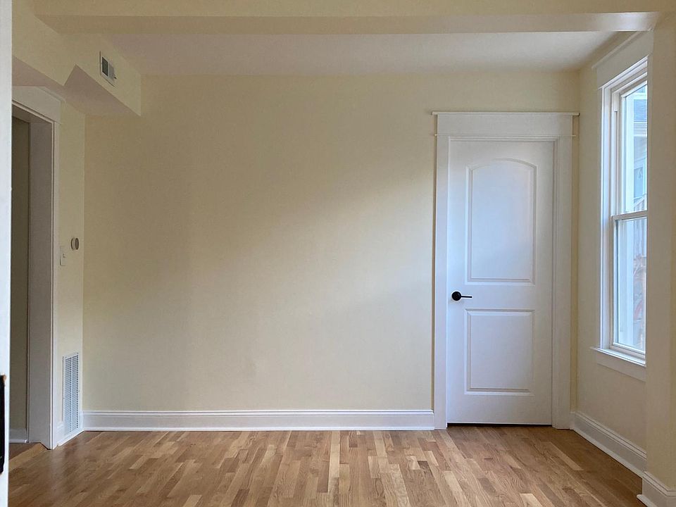 1st image of 2044 W Cuyler Ave #1