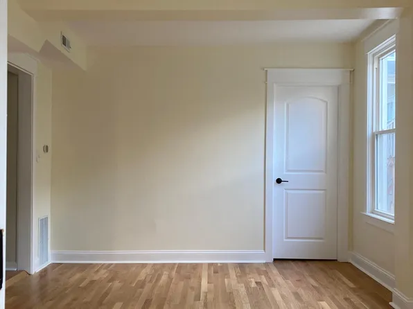 2044 W Cuyler Ave #1, Chicago, IL 60618