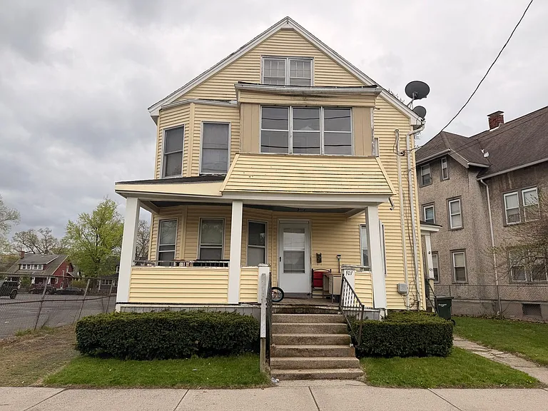 105-107 Washington St — Photo 1