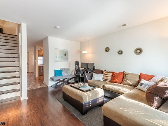 3rd image of 118 Irvine Turner Blvd