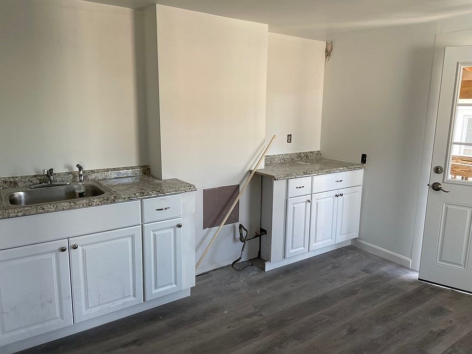 1st image of 12-14 Bedford St #4