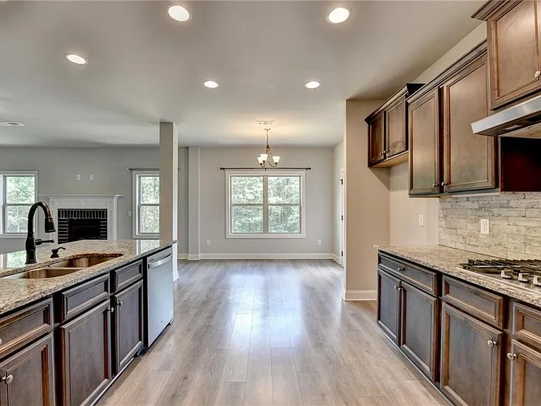 235 Bella Dr — Photo 37